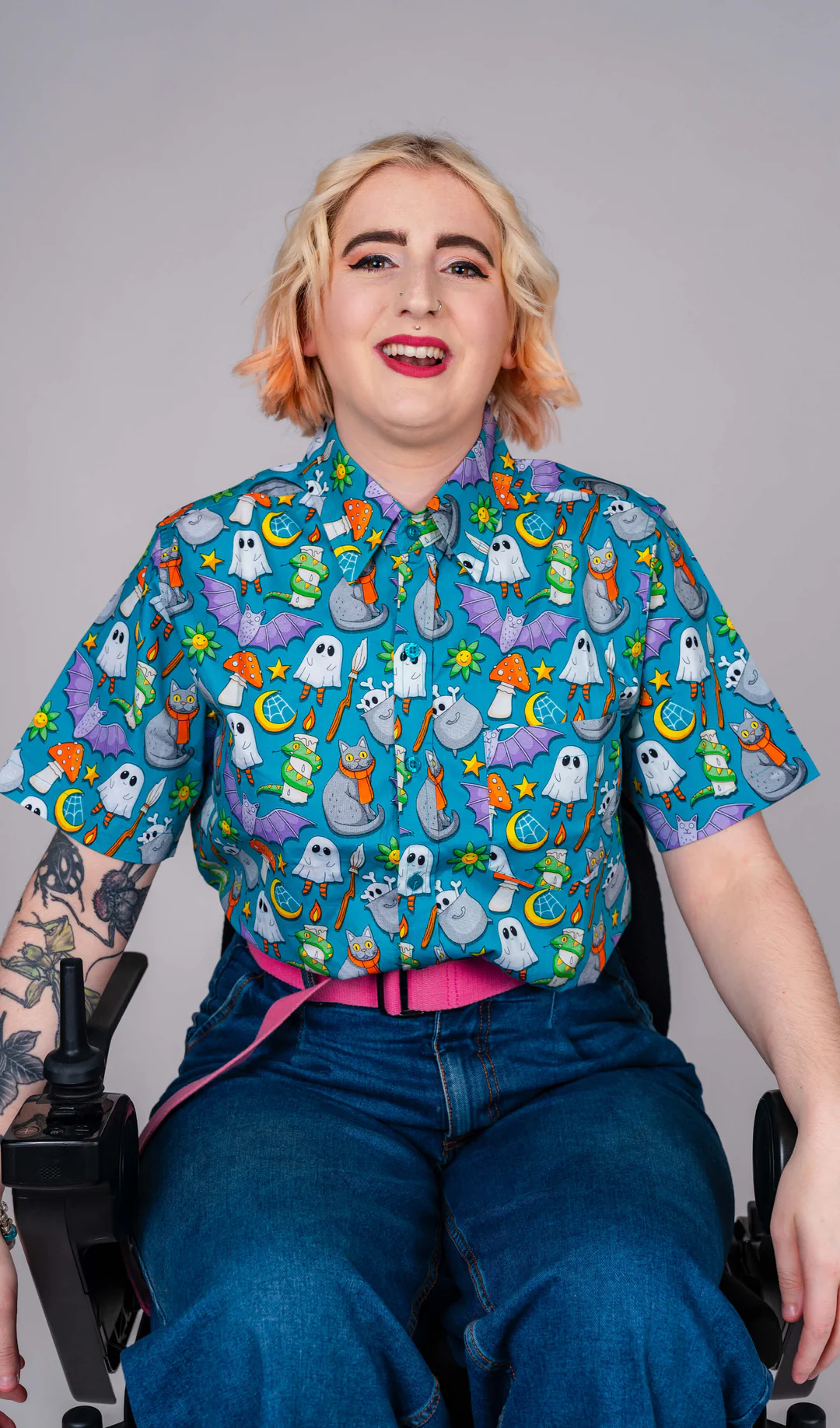 Run & Fly Cauldron Cats Teal Short Sleeve Shirt - Image 4