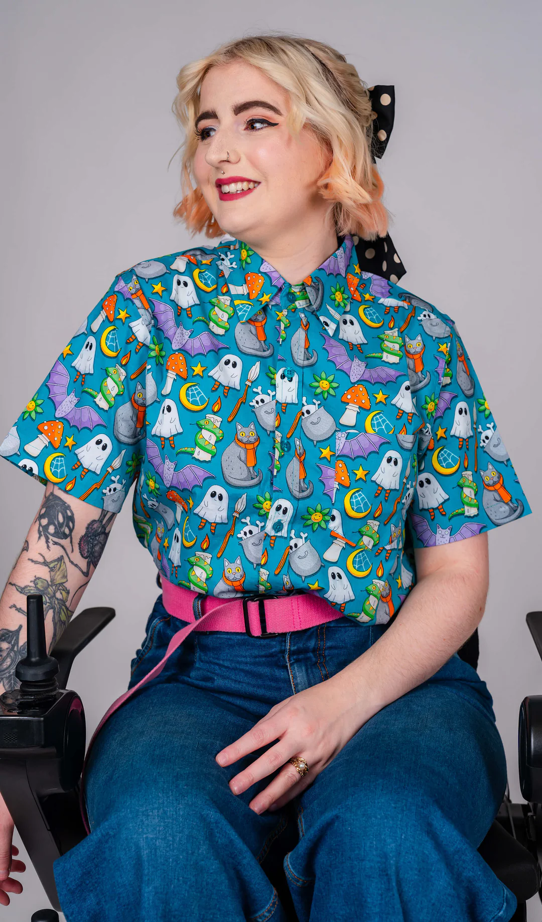 Run & Fly Cauldron Cats Teal Short Sleeve Shirt - Image 5