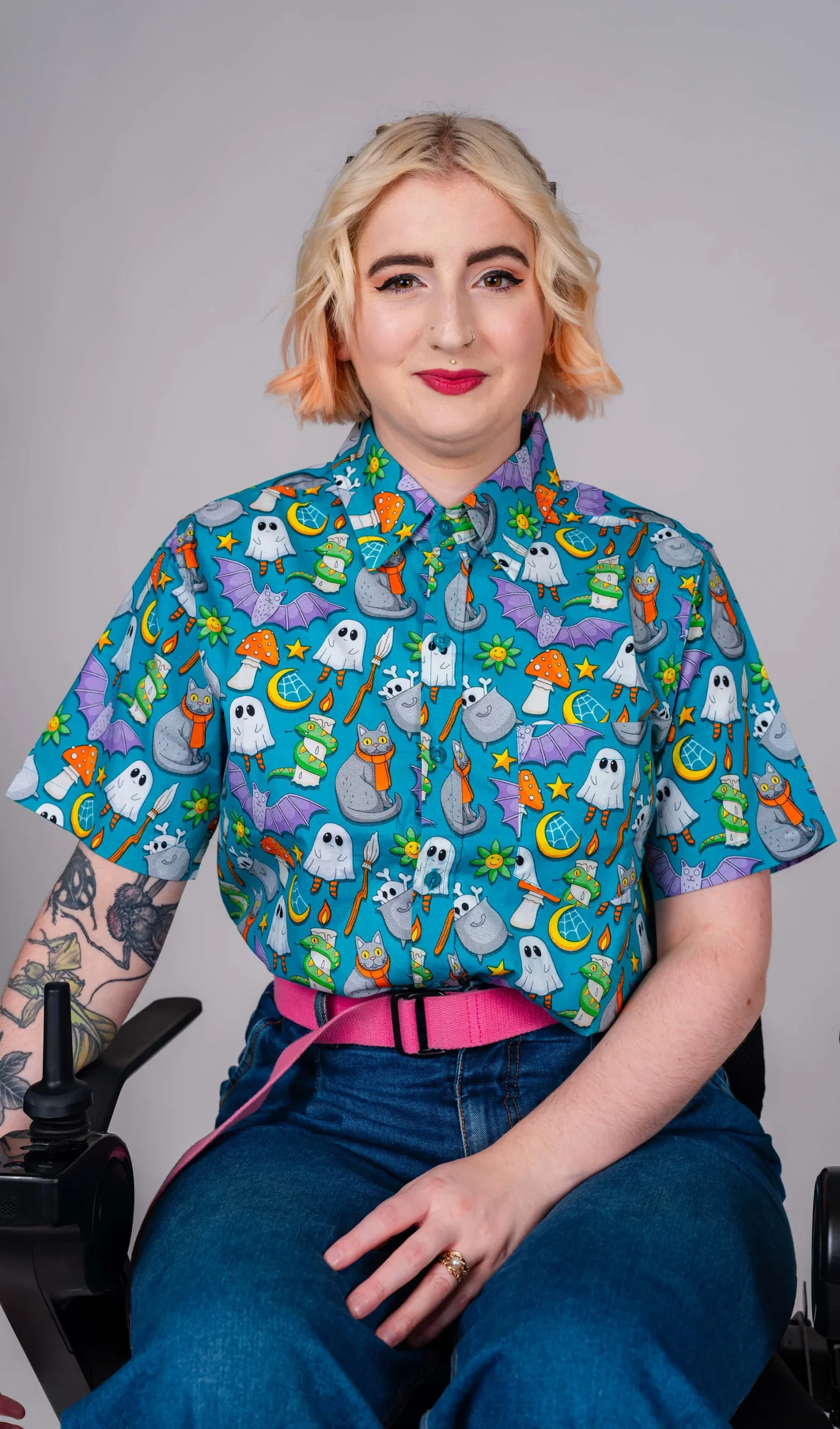 Run & Fly Cauldron Cats Teal Short Sleeve Shirt - Image 7